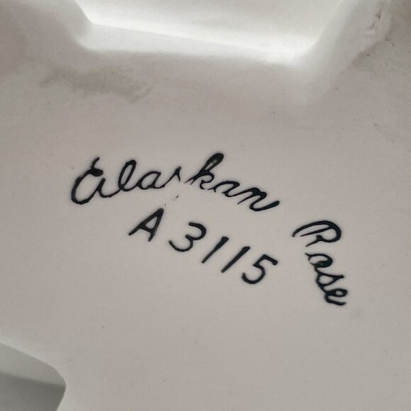 Vintage White Ceramic Bowl Vase W/ Gold Trim Rose Detailing READ - Picture 10 of 11